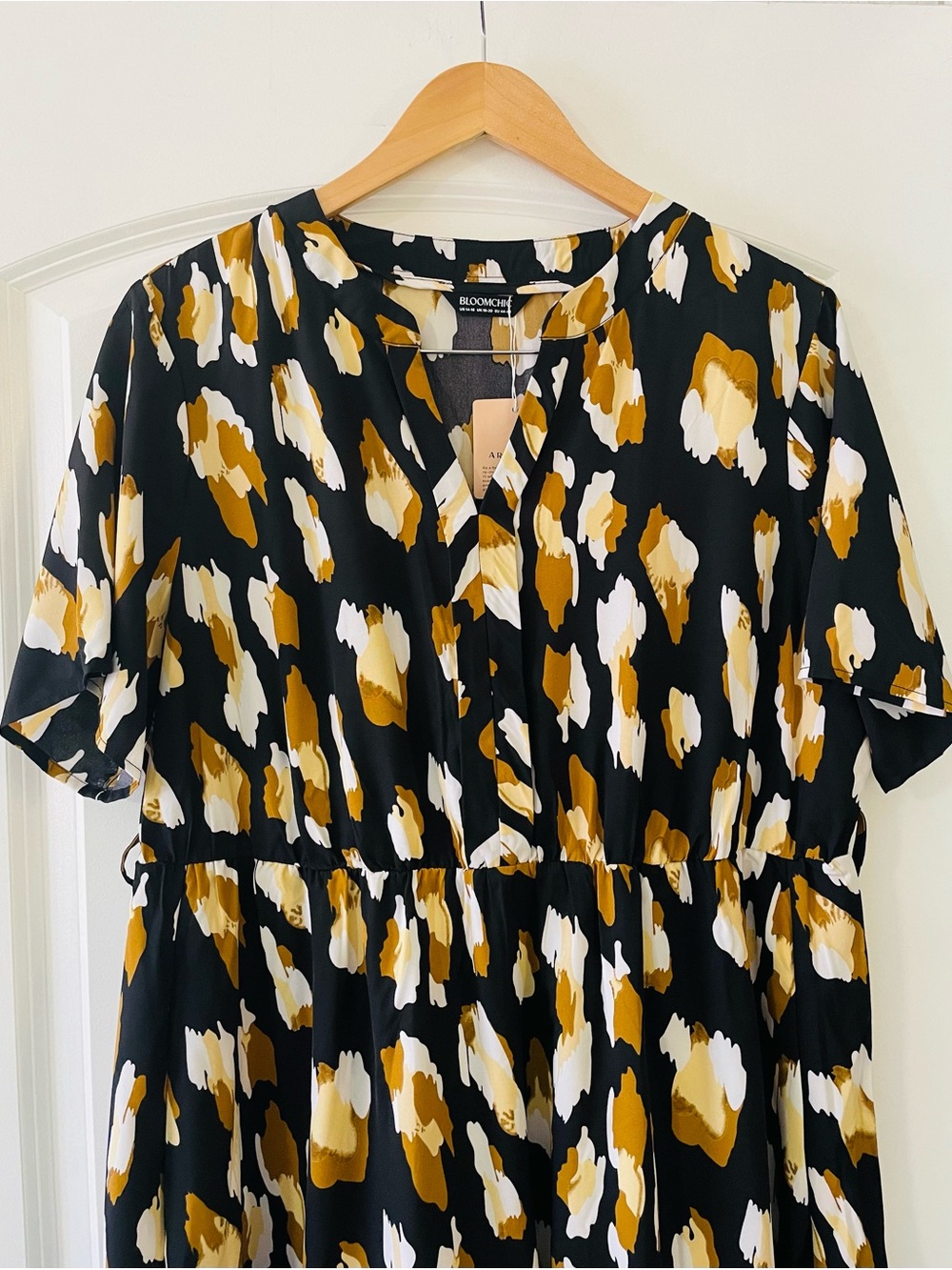 BloomChic Black Midi Dress with Caramel and White Abstract Print Size 14-16/1X N